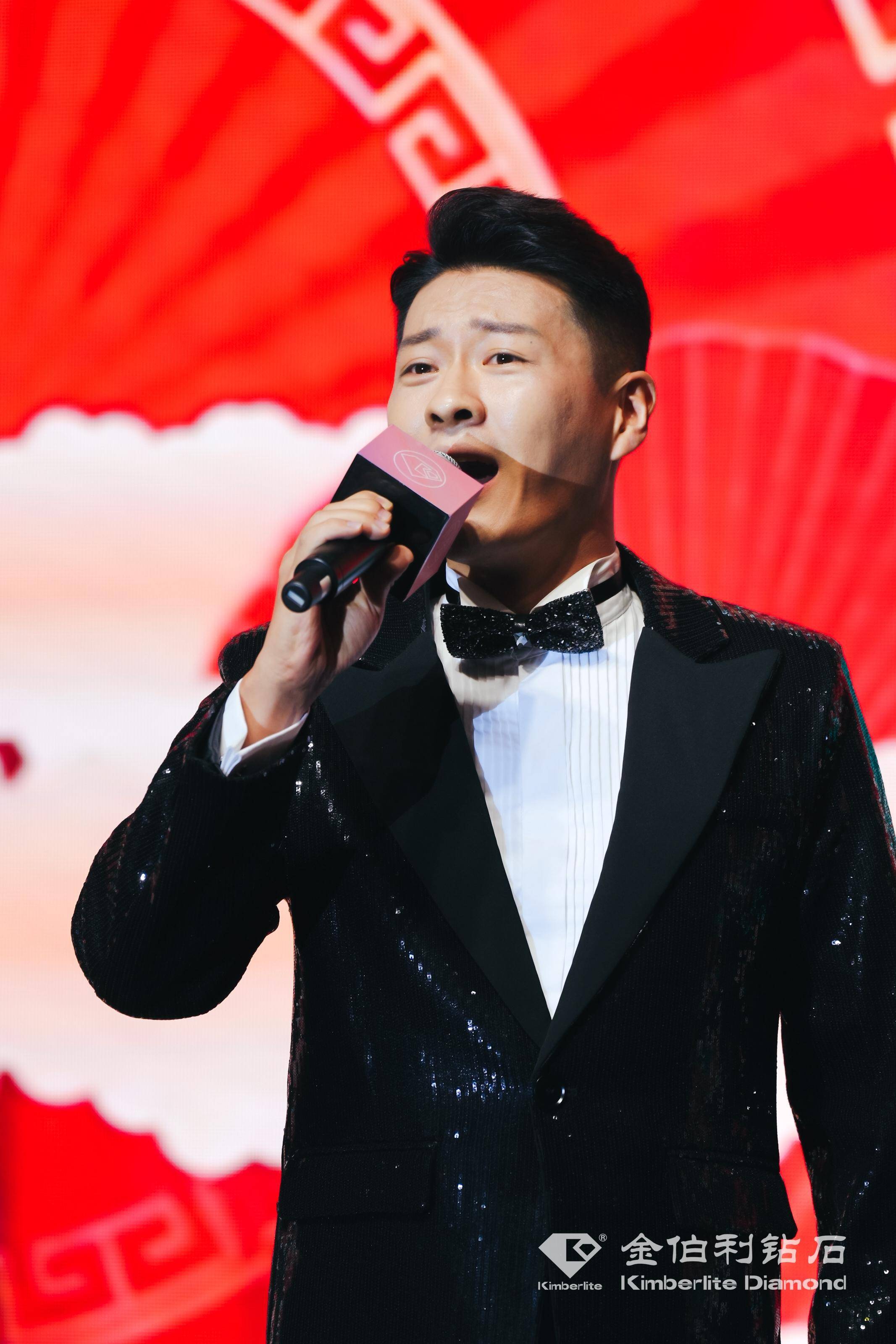 谢彦巧女士演唱《穆桂英挂帅》选段"五十三岁又出征"李根旺先生演唱