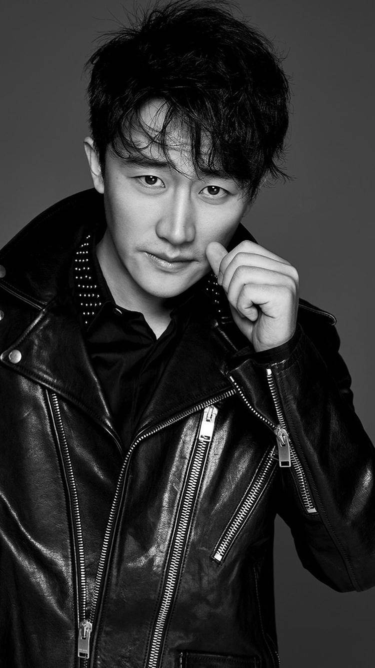 黄轩带女友和明星朋友聚餐,这是好事将近吗?_恋情_感情_同行