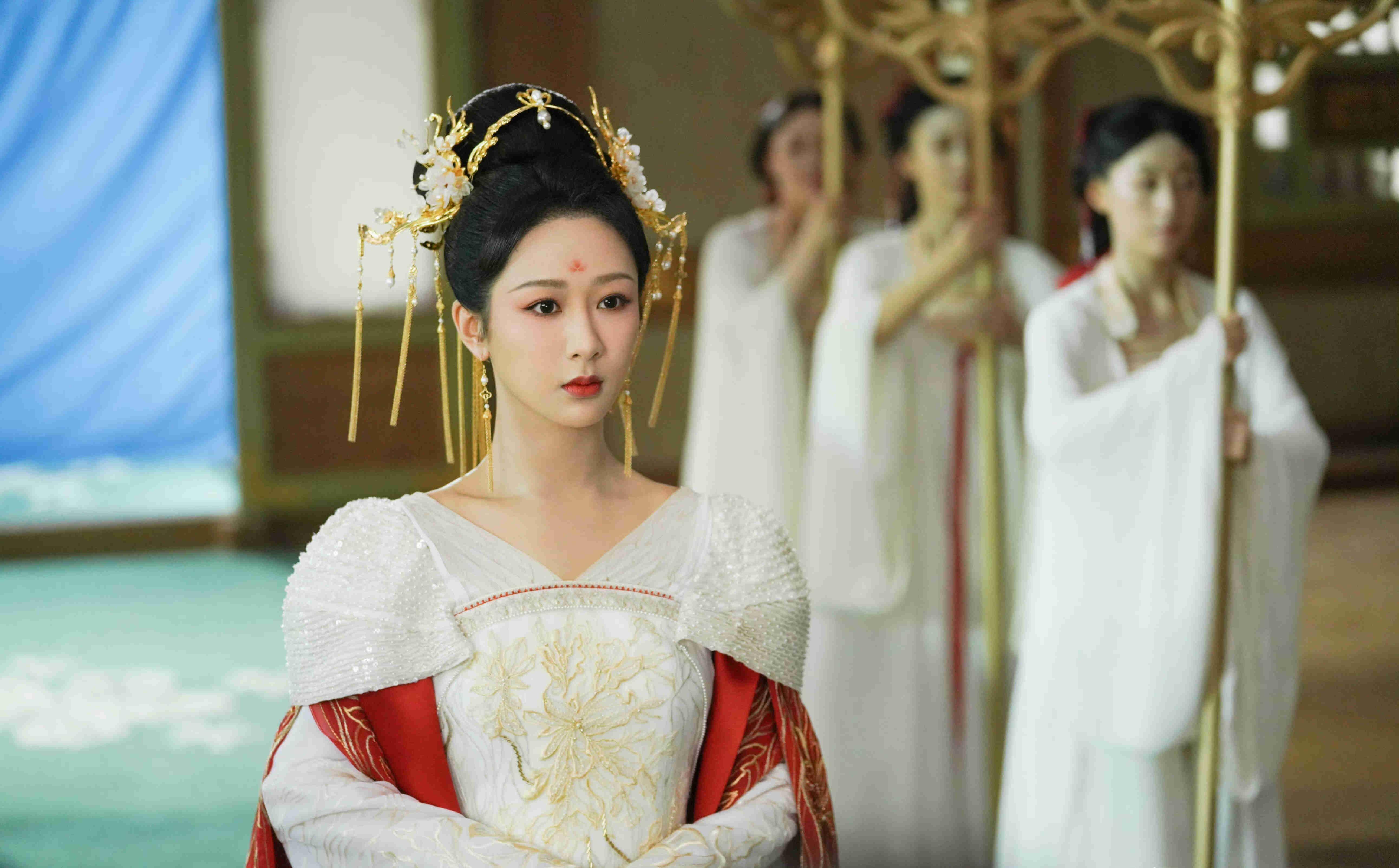 杨紫,白鹿等女星,明明长相普通,还非得演大美女,看