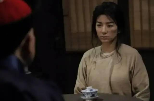 因为欣赏秋瑾才华,李钟岳不愿看到秋瑾身陷囹圄,此时,他故意想办法