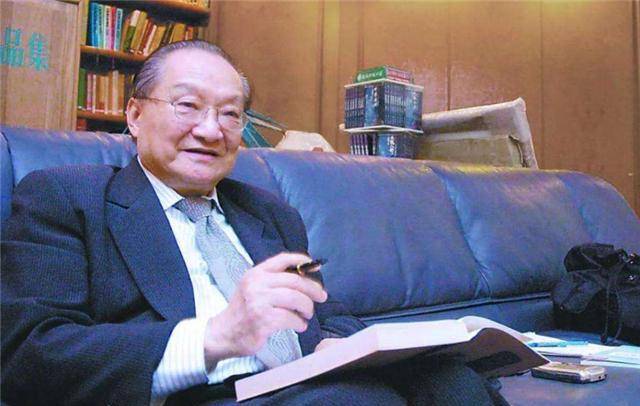 婚姻不幸,长子自绝,次子纨绔,女儿残疾,晚年金庸悲苦几人知?