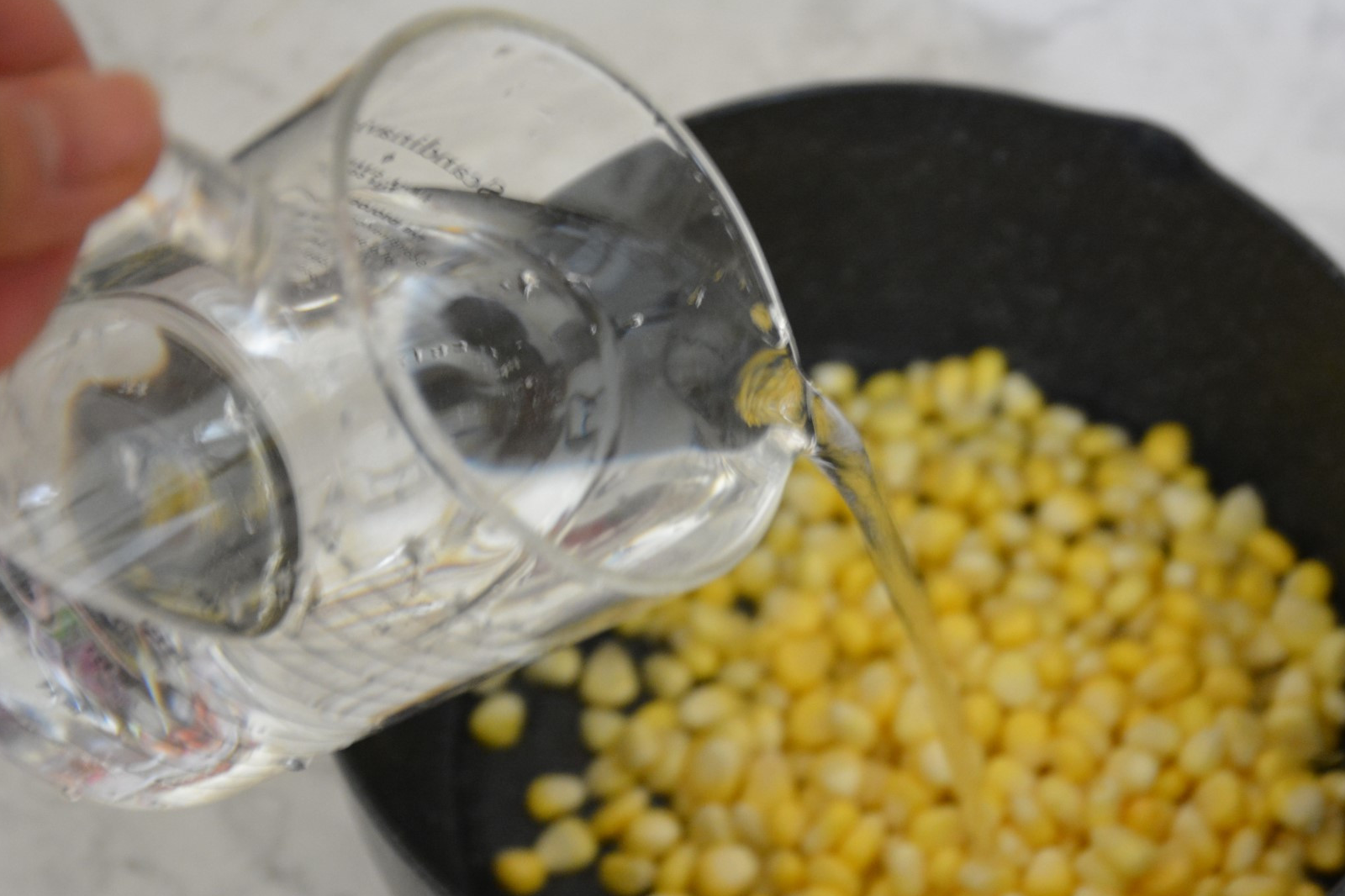 玉米汁我还是喜欢自然甜,不加一点糖,原汁原味的就很好喝_奶奶家_时候