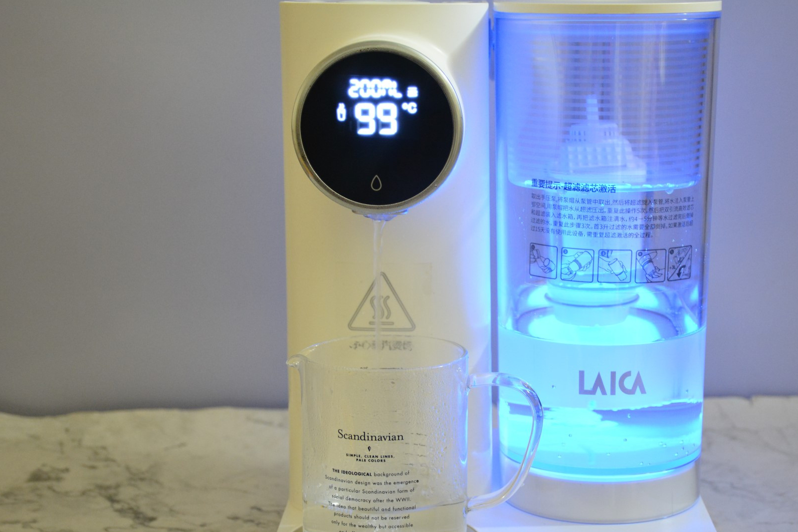 2,玉米洗干净加入水,煮熟透.3,煮熟后捞出放入破壁机,加入加热的牛奶.