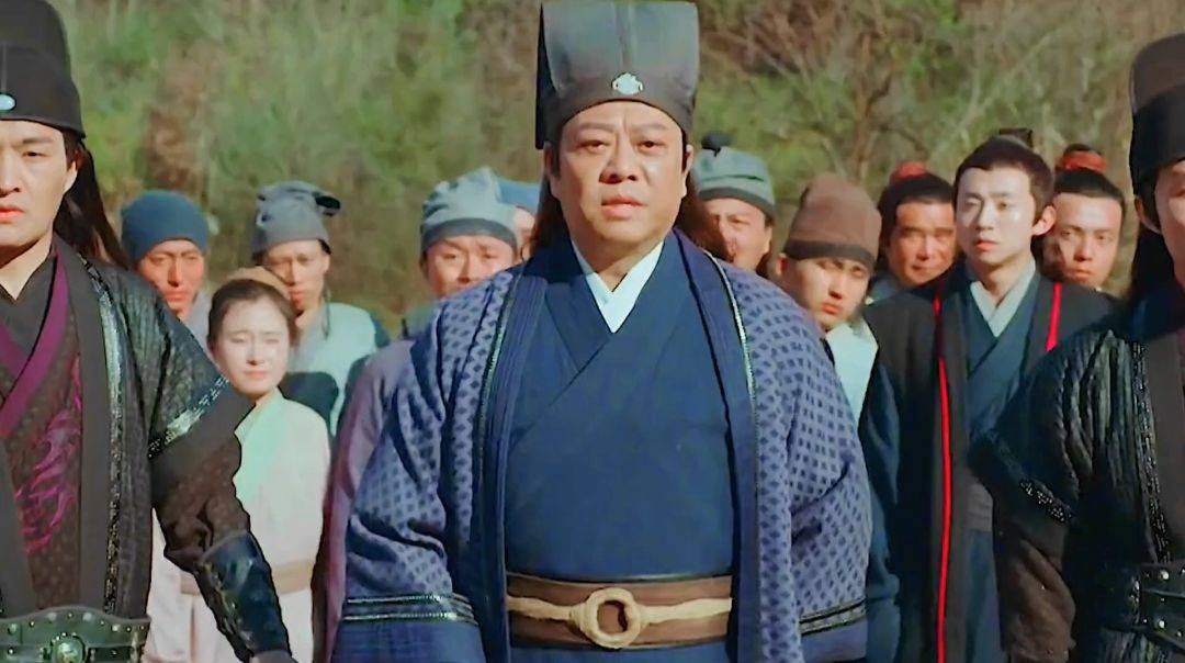 欧阳振华饰演的宋慈屡破奇案,这天他发现棺材中躺着一具百年武尸,可