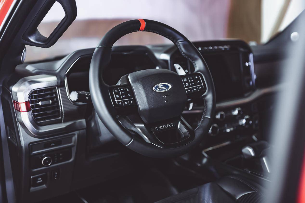 1-pedaldrive)功能,让用户在越野穿行中免去频繁切换油门与刹车的烦恼