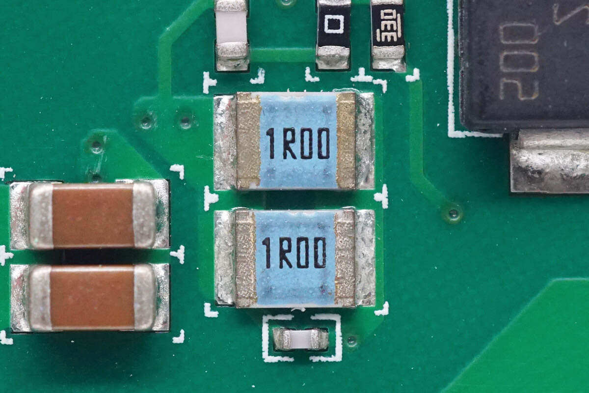 华为cloudengine 16800系列交换机电源拆解,百万级设备电源不简单