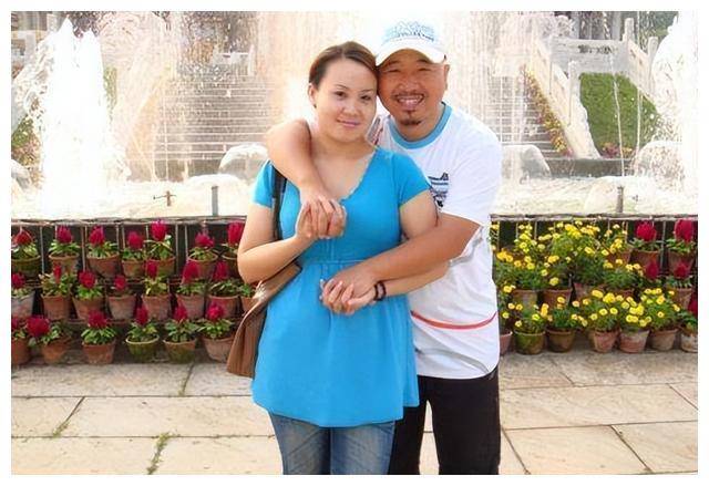 王小利二婚娶11岁娇妻,婚后喜迎一子一女,前妻温美玲.