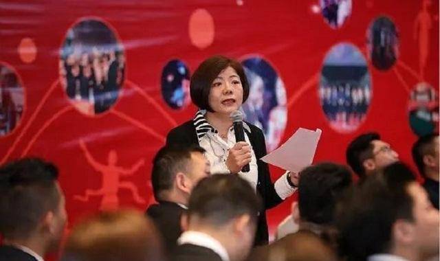 小学学历,17岁进海底捞,40岁身价超30亿_杨丽娟_张勇_四川