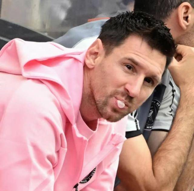 梅西,你两副面孔的样子真丑!_比赛_球迷_香港