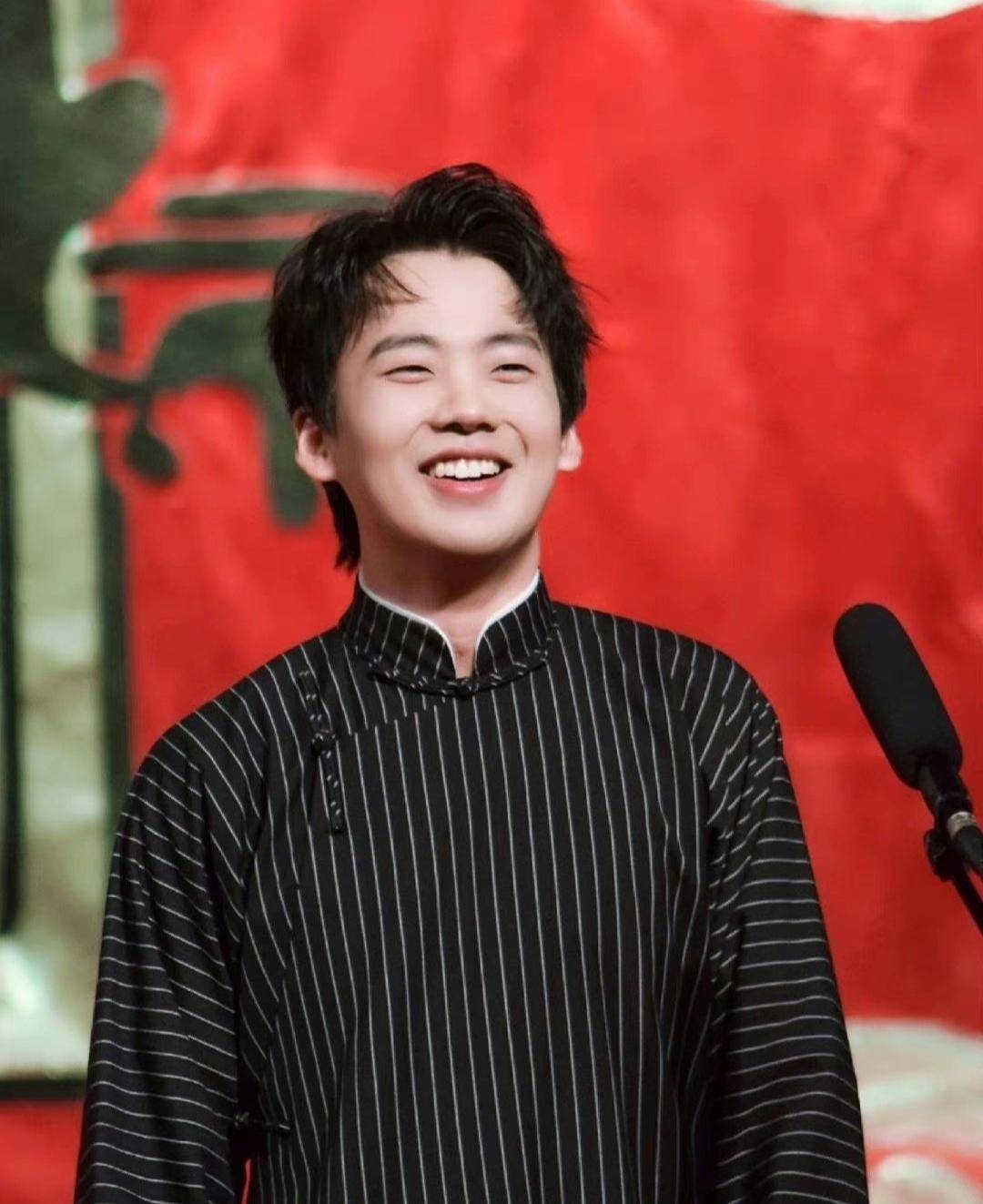 德云社郭麒麟近照惊人,发福严重网友惊呼:完全认不出了!