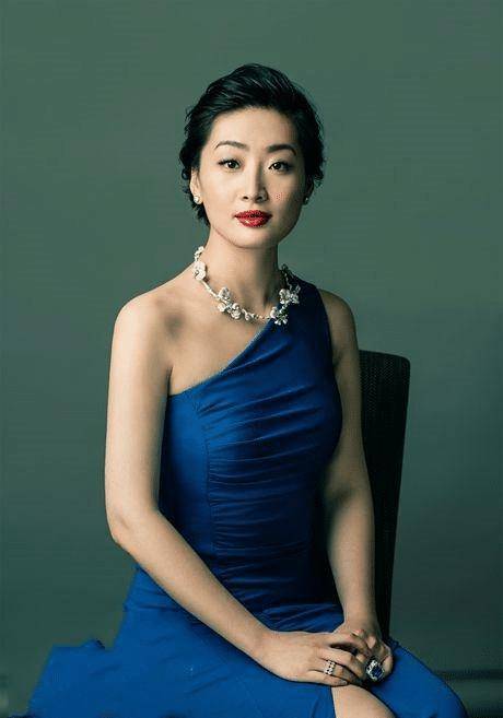 她是娃哈哈董事长独女,商场女强人,为什么身价千亿仍独立_宗馥莉