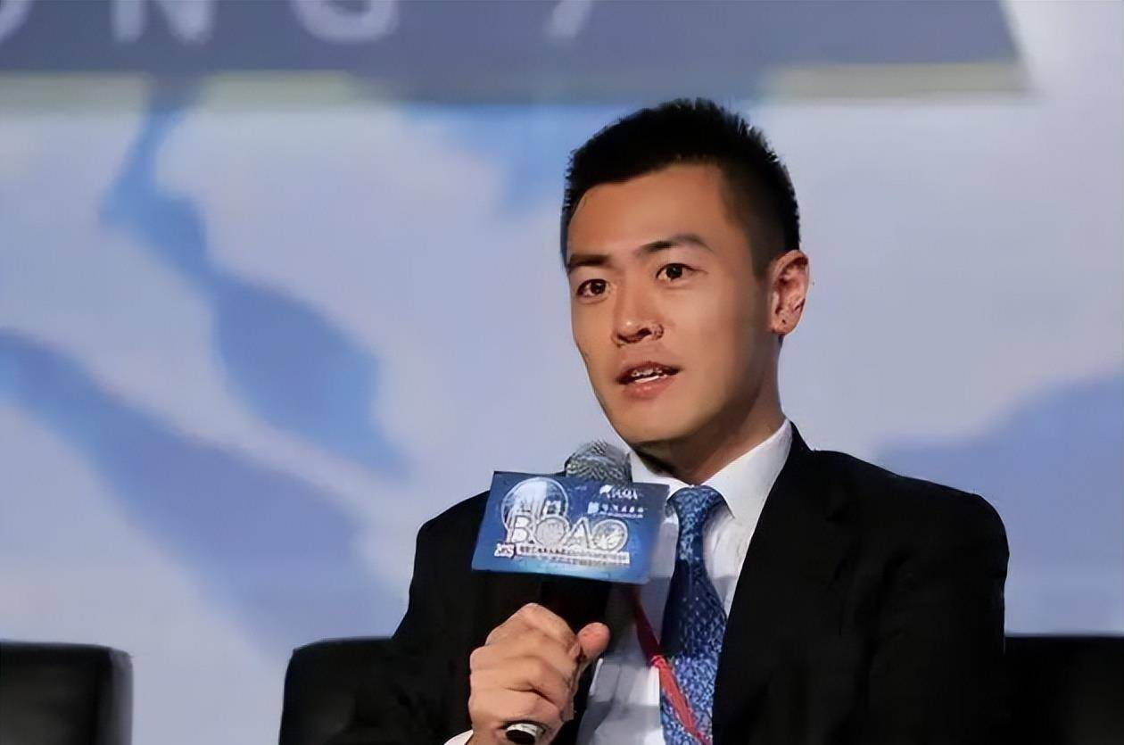 刘銮雄儿子刘鸣炜:亲眼看父亲移情李嘉欣,打电话说她又老又丑_香港