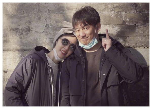 黄磊7岁小女儿近照曝光,模仿姐姐烫染发,却被夸漂亮有灵气_黄多多