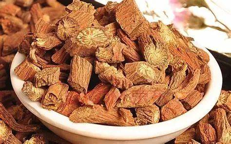 丹参作为中药材,具有独特的药理作用,早在古代就被中医师们广泛应用于