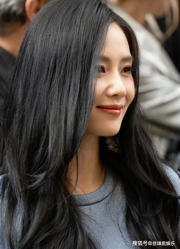 巴黎时装周这一夜,女星们的"真实面貌",治好了我的