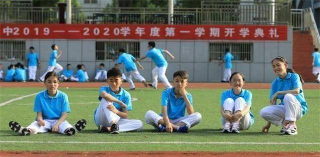 (我家的故事)》2008-3-22[2]中国经济网:《安徽五胞胎上初中不同班