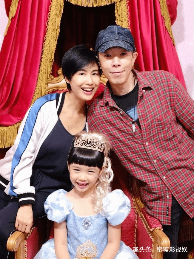 黄贯中回复网友评论上热搜,被扒的旧照片又野性又软萌,反差好大_朱茵