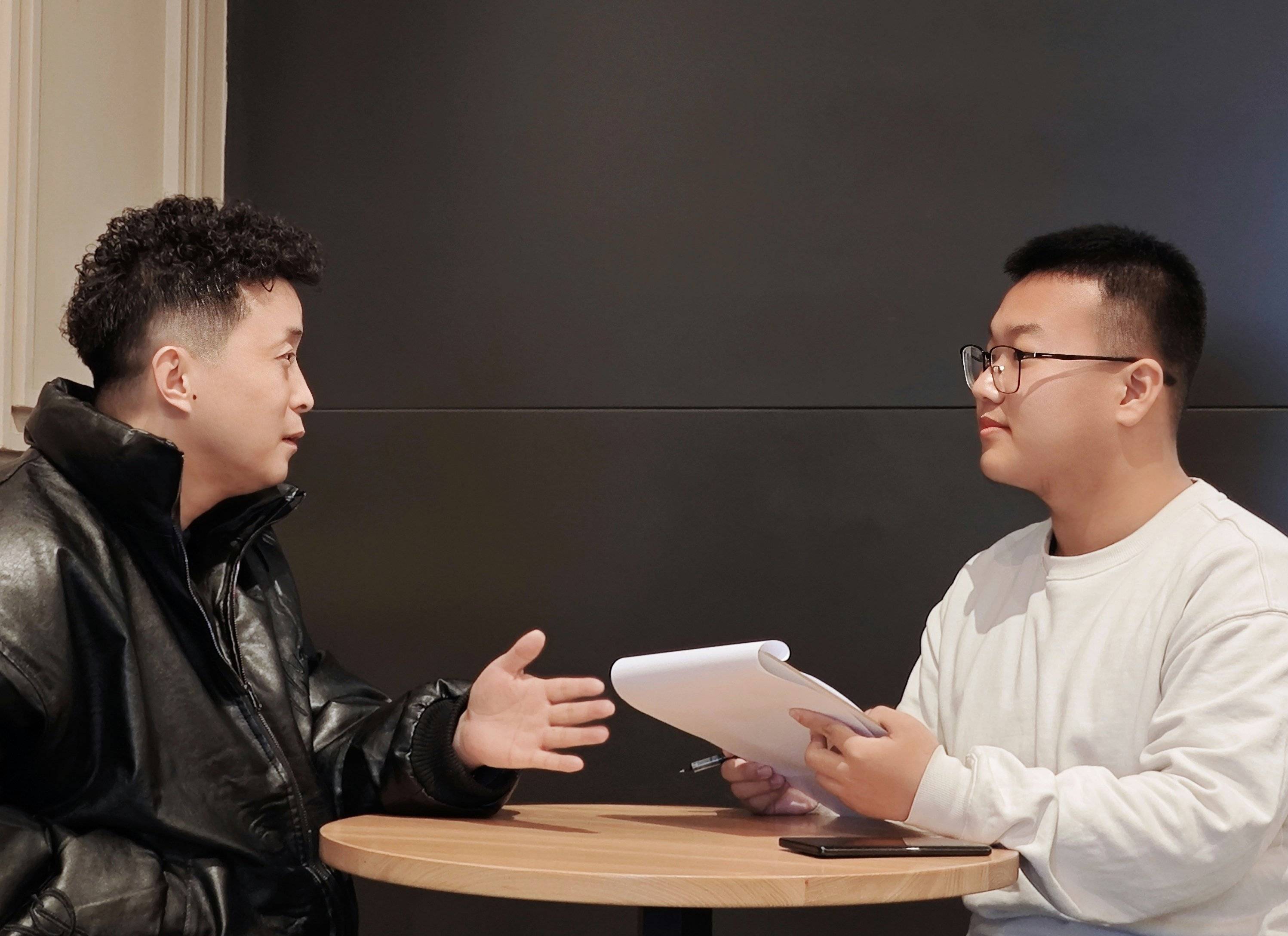 笑语中的智慧——玩笑喜剧脱口秀主理人曹磊_观众_表演_笑料