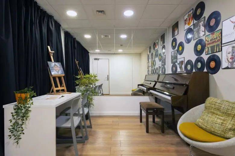 离ucl最近的公寓吃喝玩乐都不愁