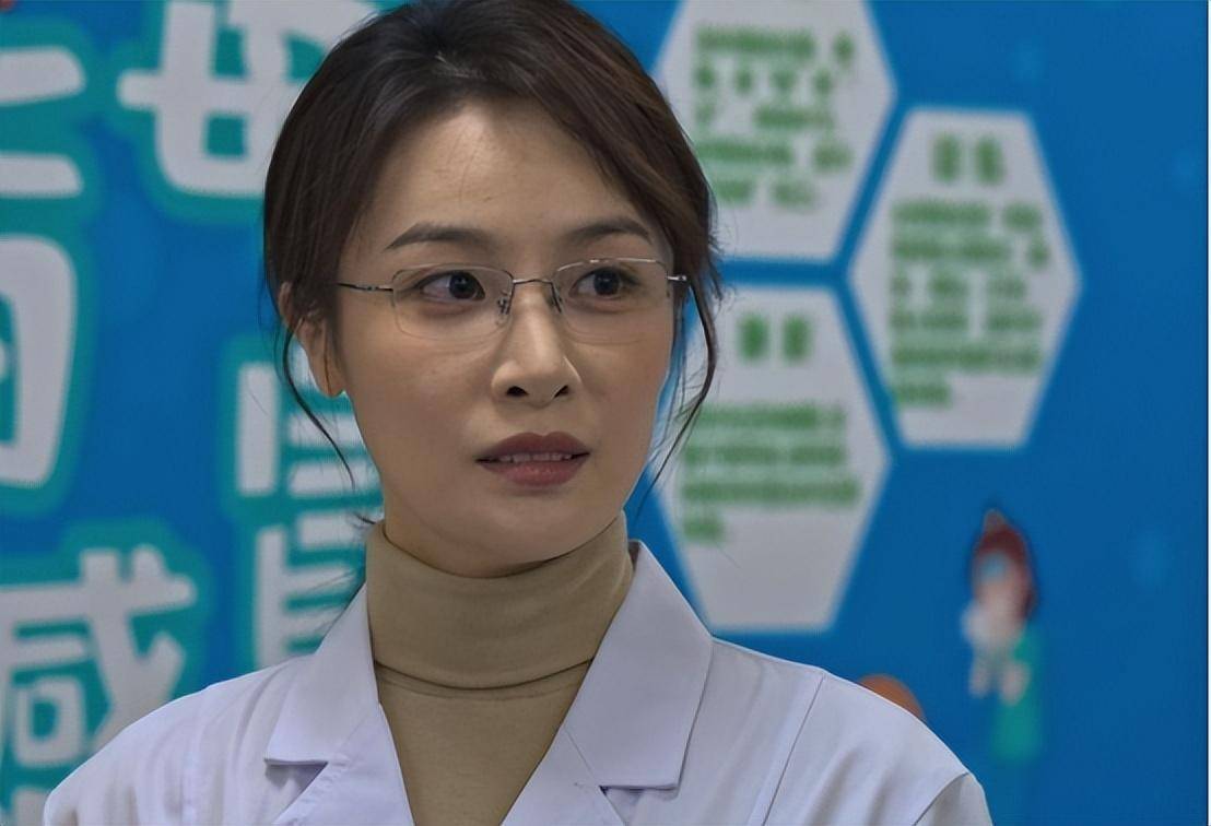 一顿饺子和一个开电视的举动,高启兰就对安欣一见钟情,至此念念不忘