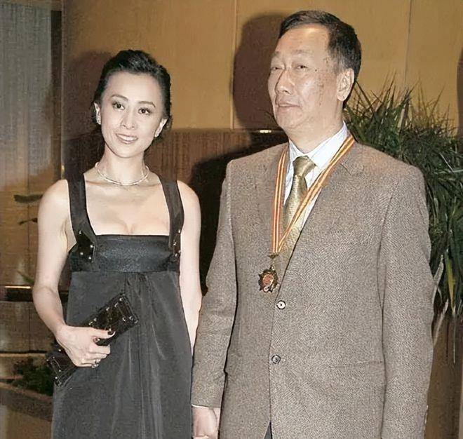 曾馨莹:挤掉林志玲嫁首富,你只看到她的美,却没看到她的"狠"_郭台铭