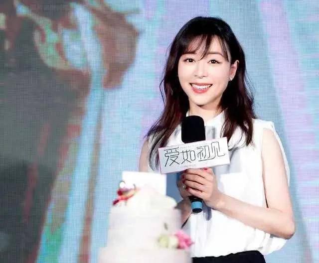 凭着当年的《门徒》里,和吴彦祖一起的那段戏,吸引了无数男女粉丝.