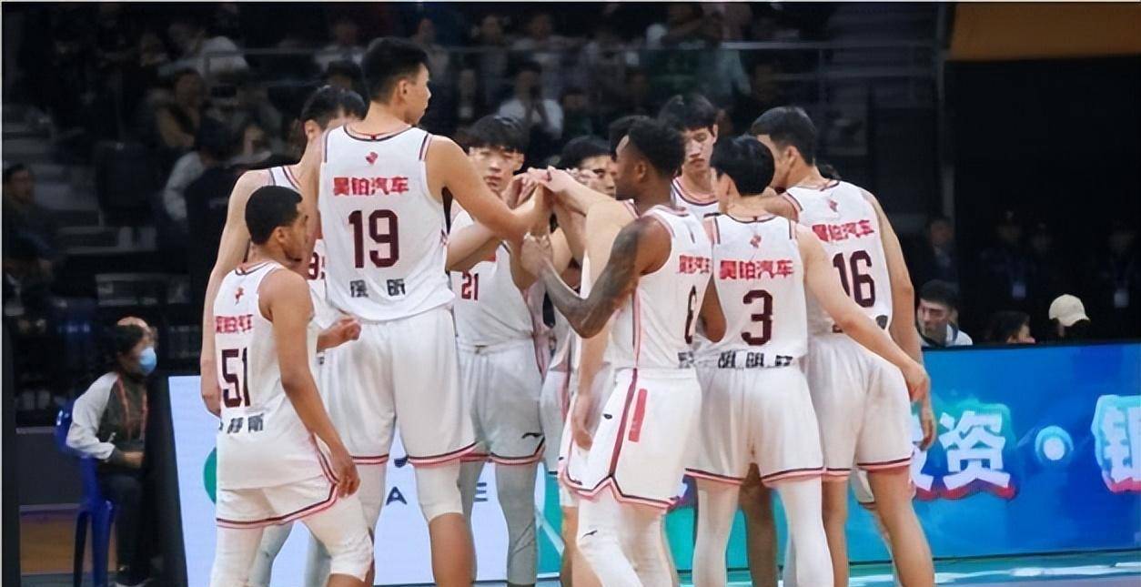 悬念升级,广东宏远阵容调整,彭士峻加入,威姆斯首发,冲总冠军