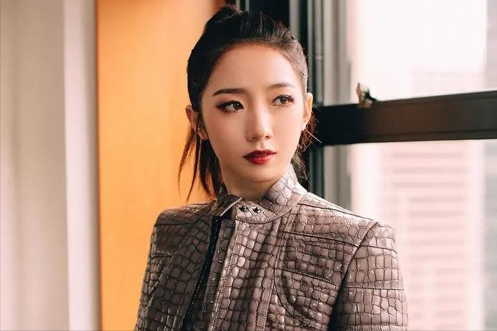 原创内娱最大的笑话一个五线艺人竟然跑去开演唱会结果大快人心