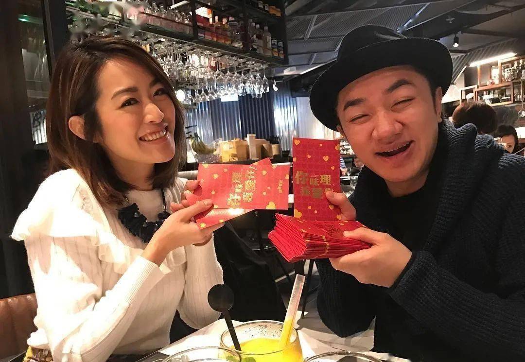 她是香港知名主持,王祖蓝好友,感情不顺,曾遭男友劈腿前辈谈心_梁嘉琪