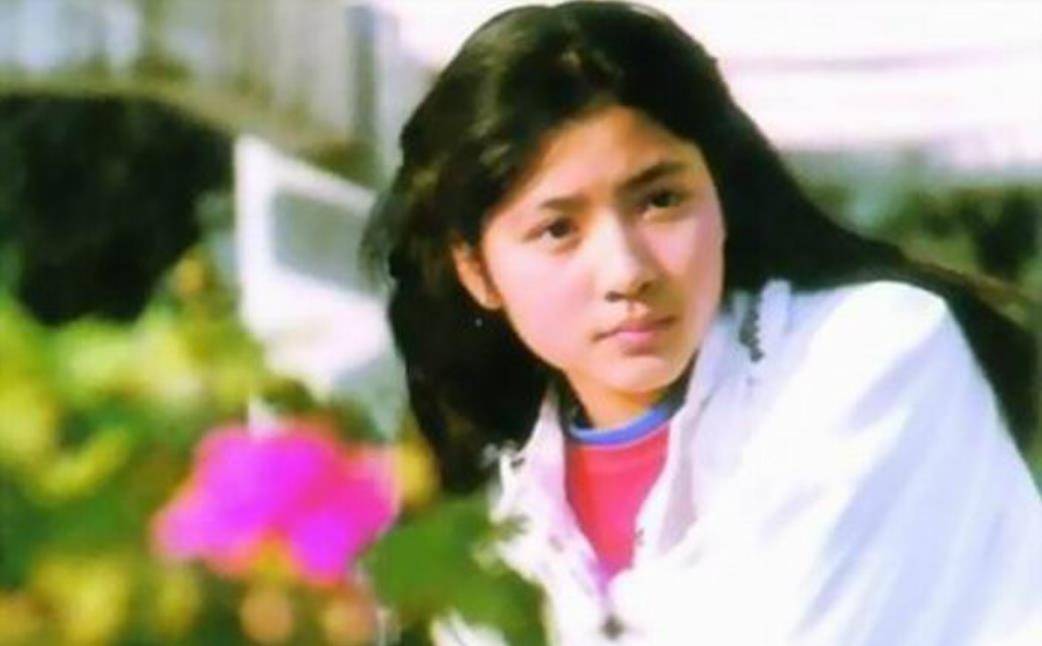 演员池华琼:曾是校园女神,出道33年0绯闻,47岁未婚未育很幸福_何威