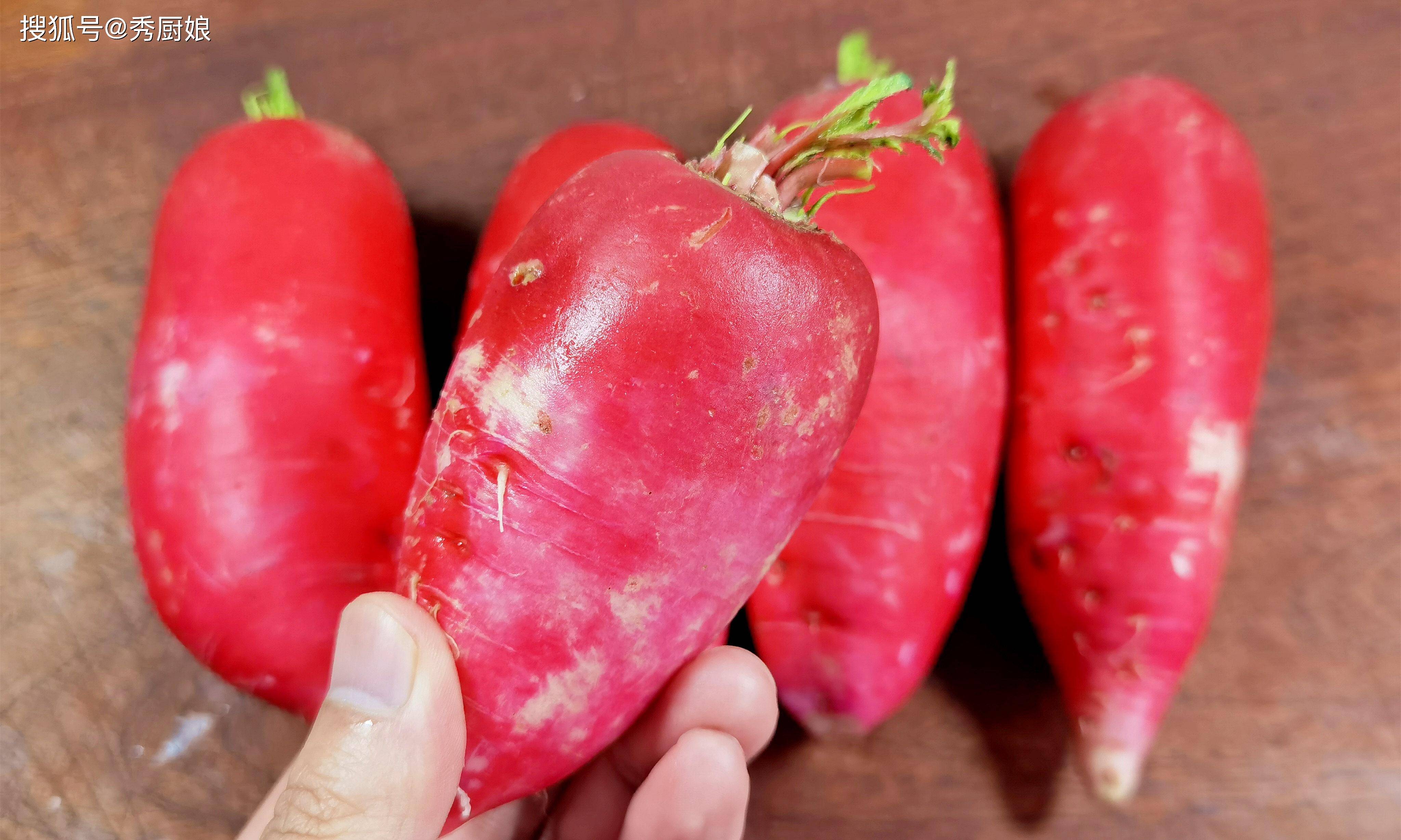 水萝卜富含维生素c,维生素b,膳食纤维等营养成分,具有清热解毒,利尿