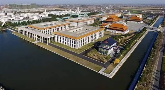 工厂建得像宫殿,却几乎不给员工分红_徐镜人_扬子江_企业