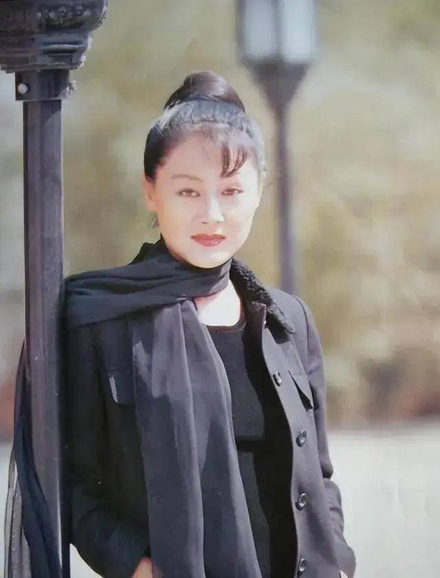 原创王姬儿子智障自己被骗却让女儿上交10年工资如今还好吗