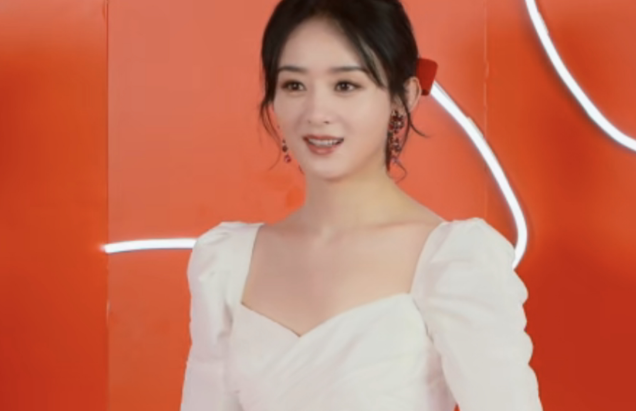 原创赵丽颖现身昆明忙得不可开交颖宝身材又发生变化近照状态超好