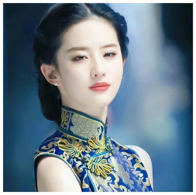 最近,刘亦菲又有了新的动态.她在阿布扎比工作后发出了一组随拍照片.