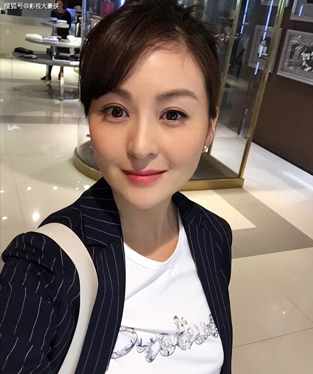 娱乐圈"最干净女星"戴娇倩:被富商苦追10年,今和女儿被宠如宝_父母_母