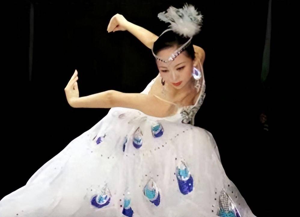 原创当年春晚千手观音聋哑人领舞被富豪苦追8年如今成了这样