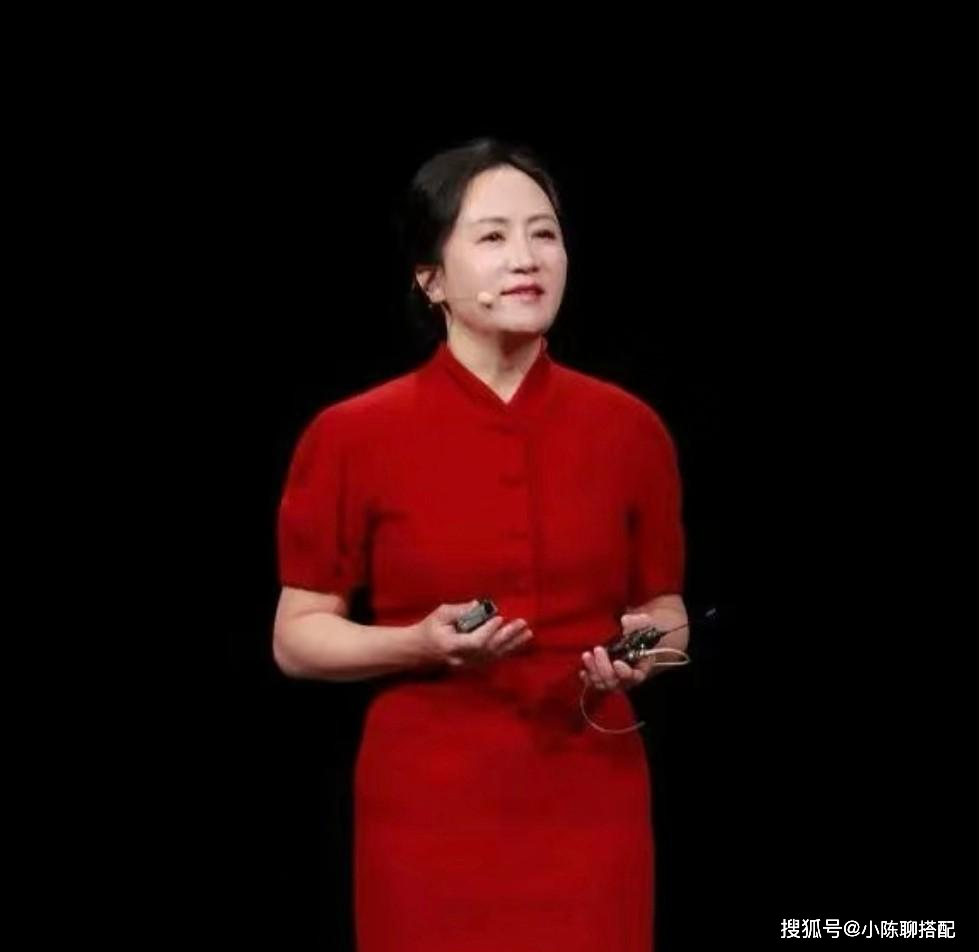 原创看了孟晚舟的打扮我悟了发不烫不染不穿金戴银气质更优雅