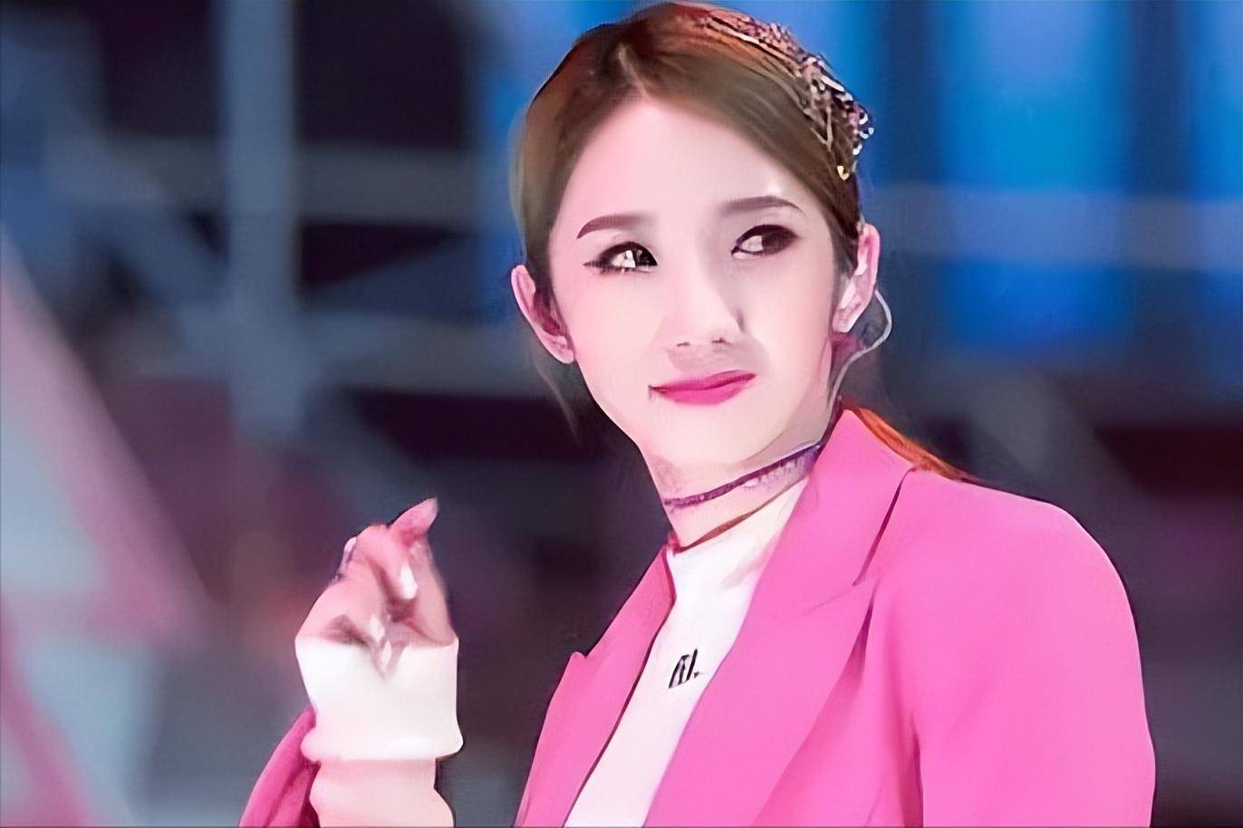 原创内娱最大的笑话一个五线艺人竟然跑去开演唱会结果大快人心