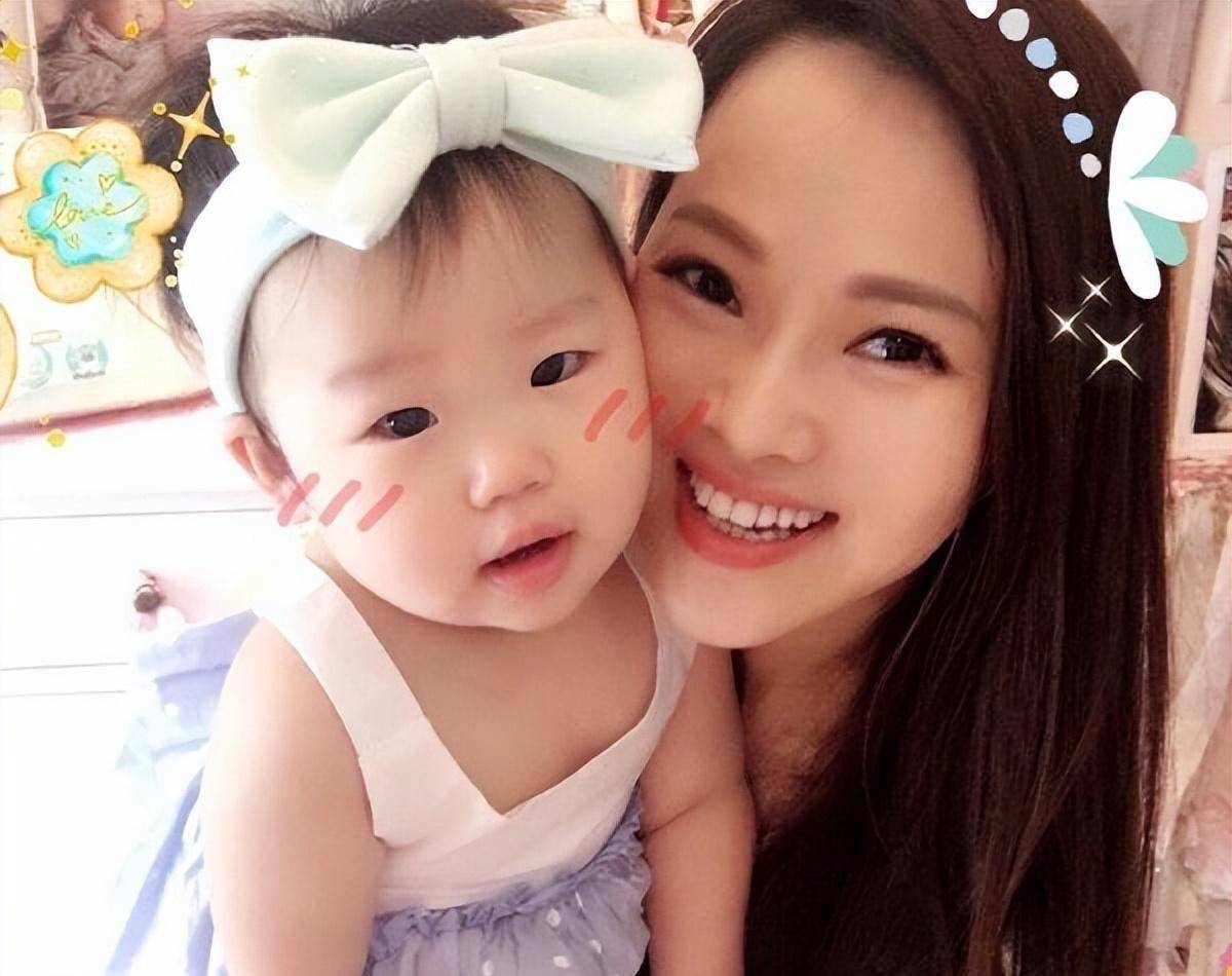 秦昊老婆跑韩国打水光针,56岁伊能静满脸针眼,感慨:真的很痛_婚礼