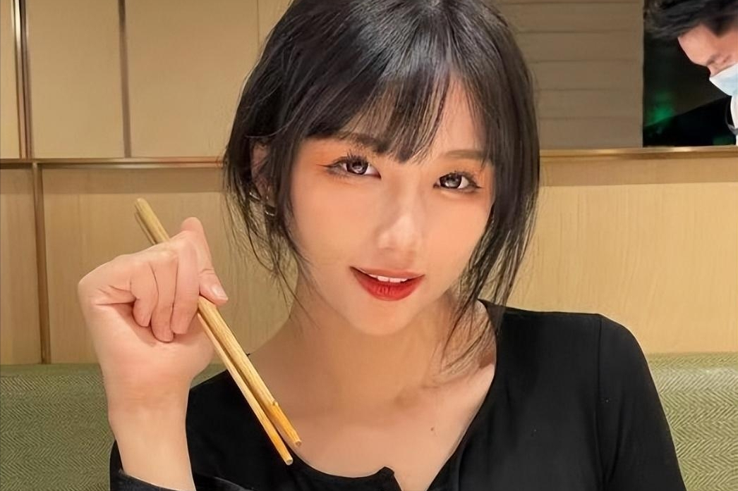 搞笑女网红疯狂吸粉1974万,现转行拍视频,网友直呼辣眼睛_钟婷_性格