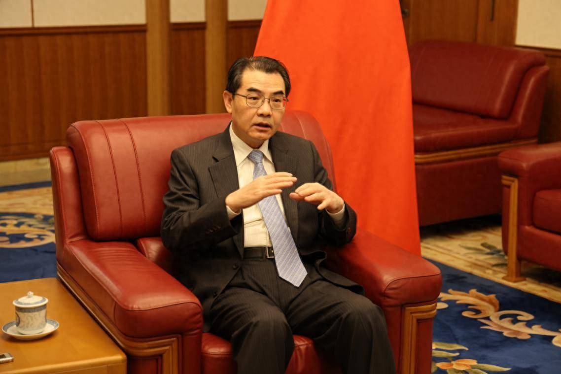 吴江浩大使对此吴江浩大使先从正确看待中国经济和中国经济具有强大