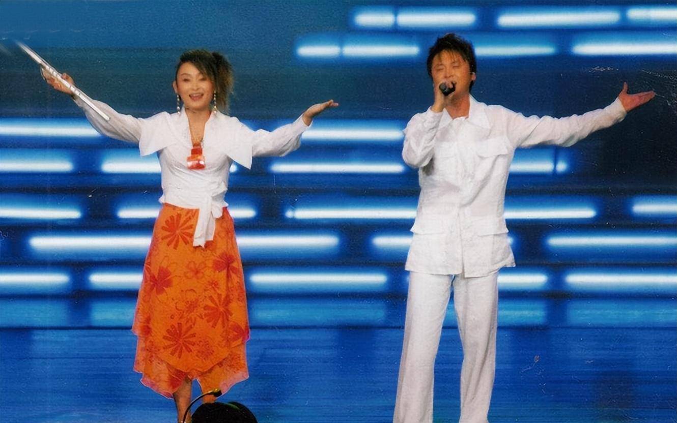 歌手冯晓泉:凭借一首歌登上舞台,与曾格格共建"421"幸福家庭_音乐