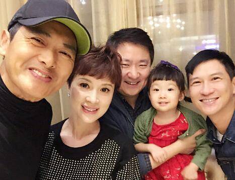 原创金巧巧晒一家人旅游照被质疑婚姻霸气回怼网友让你失望了有那么