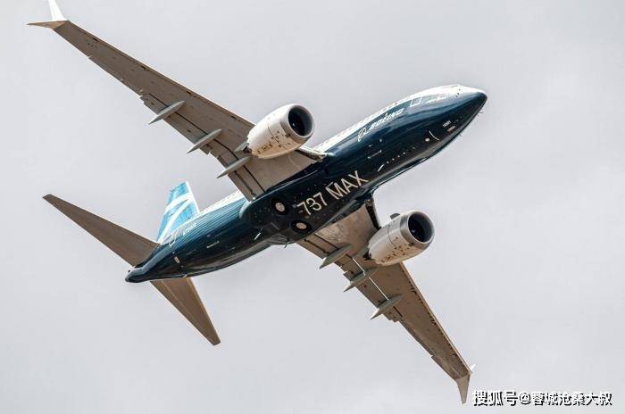 当年,波音公司飞机设计部门本来是拿出了非常先进的波音797的设计初案