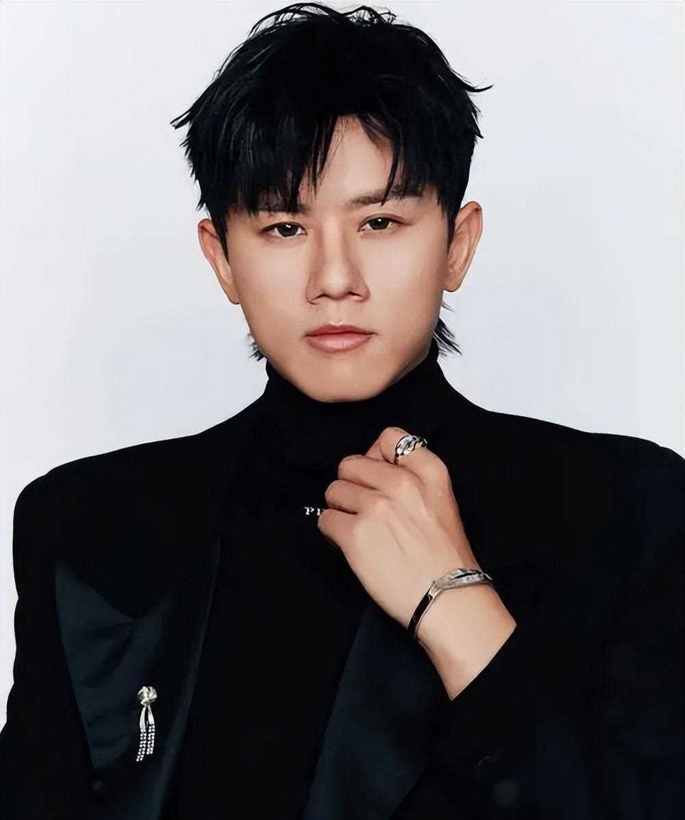 吃软饭的6个男星,人前贵公子人后靠女人,成名后个个翻脸无情_故事_成