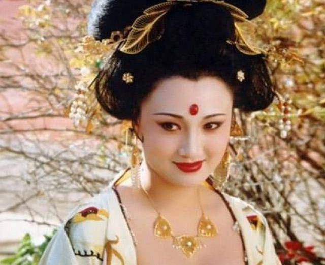 杨贵妃与安禄山互生情愫,怕被发现误打误撞发明一物,至今仍在用_杨
