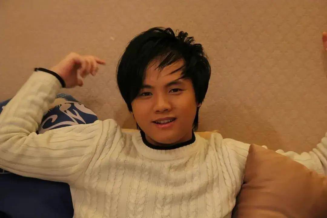 23岁凭一首歌狂赚2亿,29岁成音乐教授,情歌王子郑源到底有多牛_领域