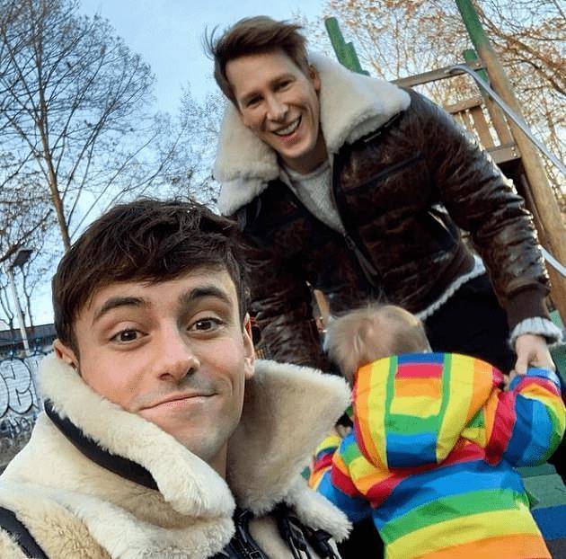 穿高跟鞋太个性,黑皮衣超酷_daly_时尚_奥运会