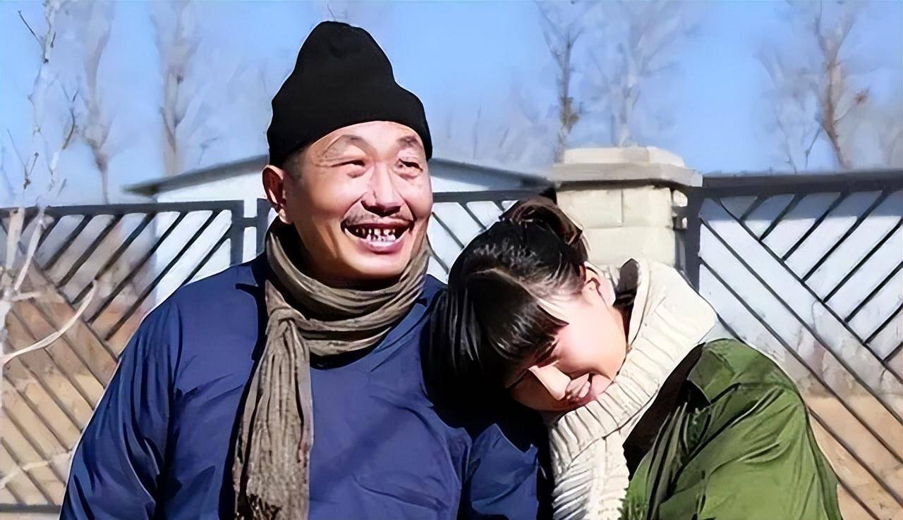 老戏骨杜源:4岁认识爱妻,结婚42年零绯闻,今女儿成了最大骄傲_实力